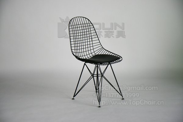 休闲铁线椅子(wire side chair)也叫钻石钢丝椅,是哈里 伯托埃