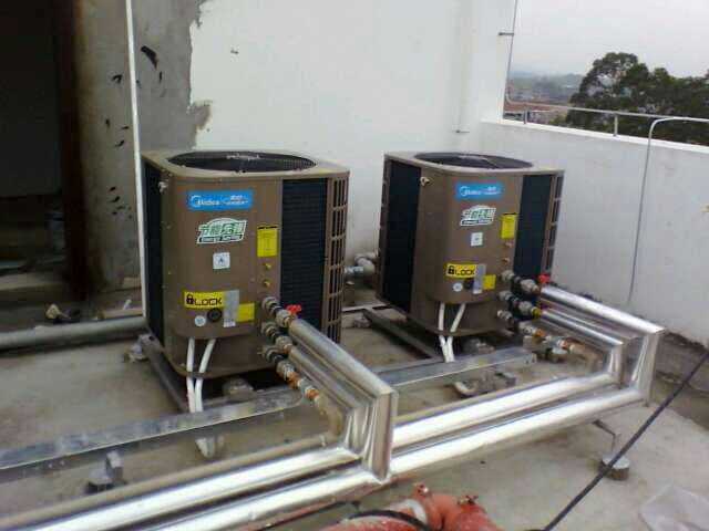 酒店商用热水工程可以用到我们美的3匹,5匹,10匹,20匹的空气源热泵