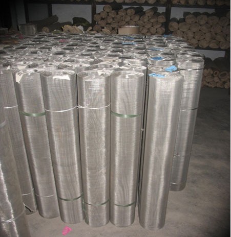 不锈钢丝网用途:不锈钢丝网主要用于酸,碱环境条件下筛分和