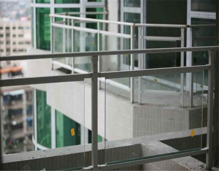 广东佛山玻璃阳台护栏,锌钢玻璃护栏厂家直销