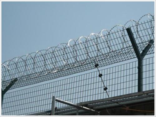 框架隔离护栏网|安平县欧齐丝网厂家(图|路政美观护栏网