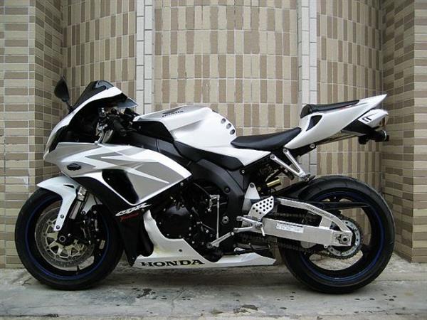 2010年 本田cbr1000rr摩托车跑车货到付款