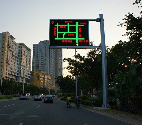 led交通诱导屏 跨路显示屏 p16双色跨街交通引导显示屏