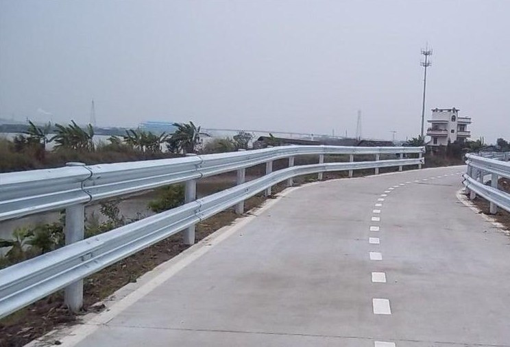 高速公路护栏_道路护栏厂家,熊二护栏,高速公路护栏_道路护栏产地