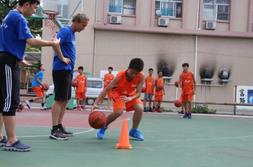 广州少儿篮球培训班,广州篮球冬令营开始招生